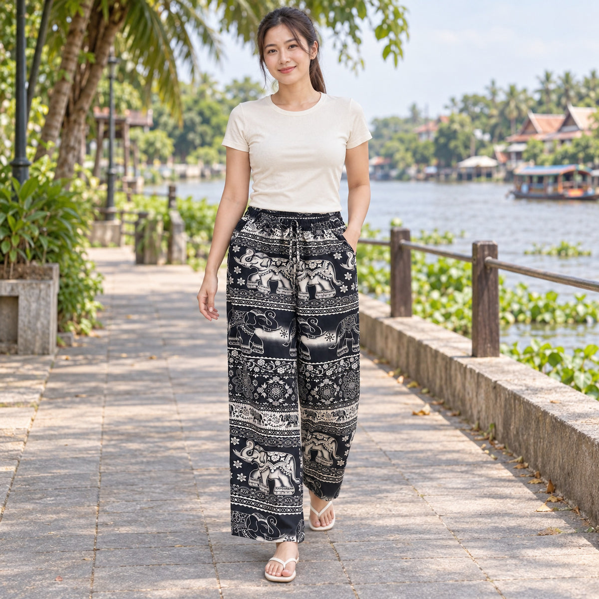 Weite Elefantenhose Blauschwarz-Creme mit großem Elefantenmuster