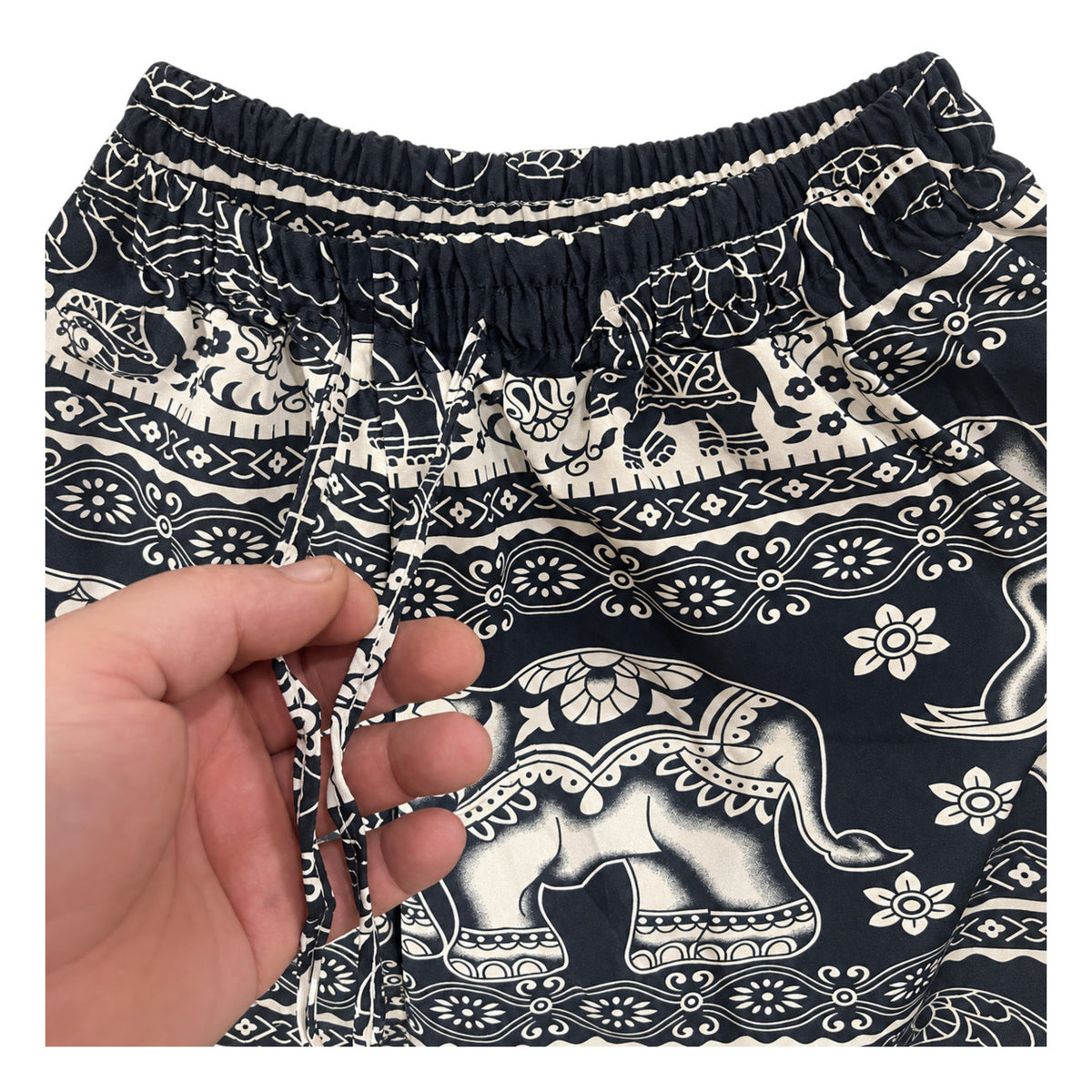 Weite Elefantenhose Blauschwarz-Creme mit großem Elefantenmuster